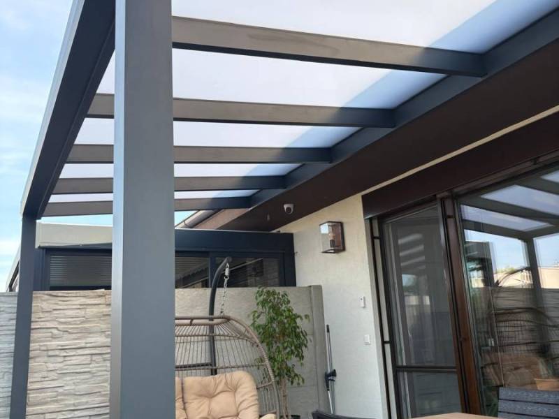 Pergola s plným polykarbonátom