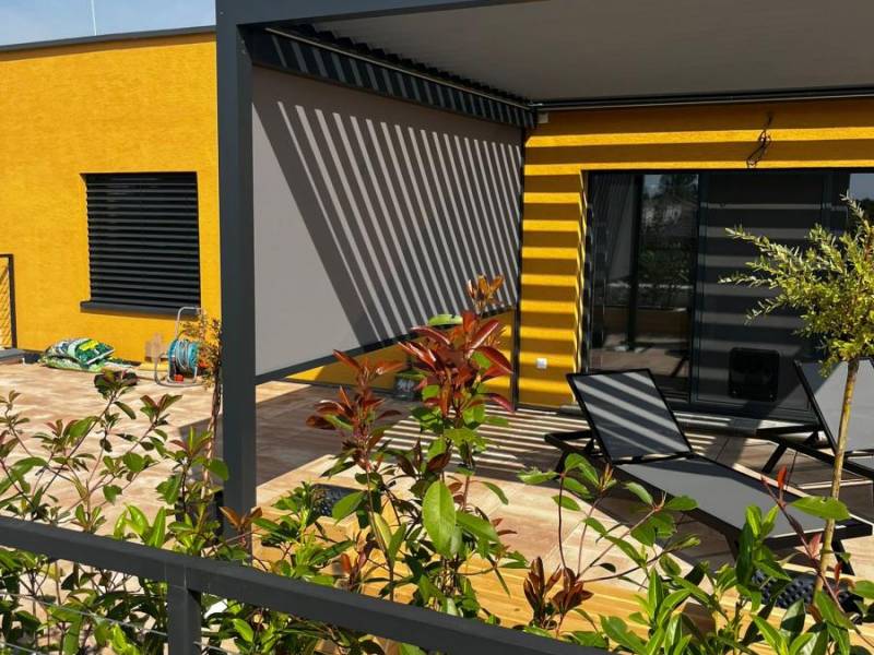 Bioklimatická pergola a screenová roleta