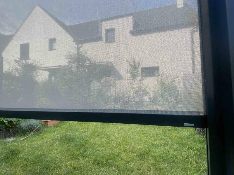 Bočné tienenie na pergolu priehľadnosť screenovej rolety