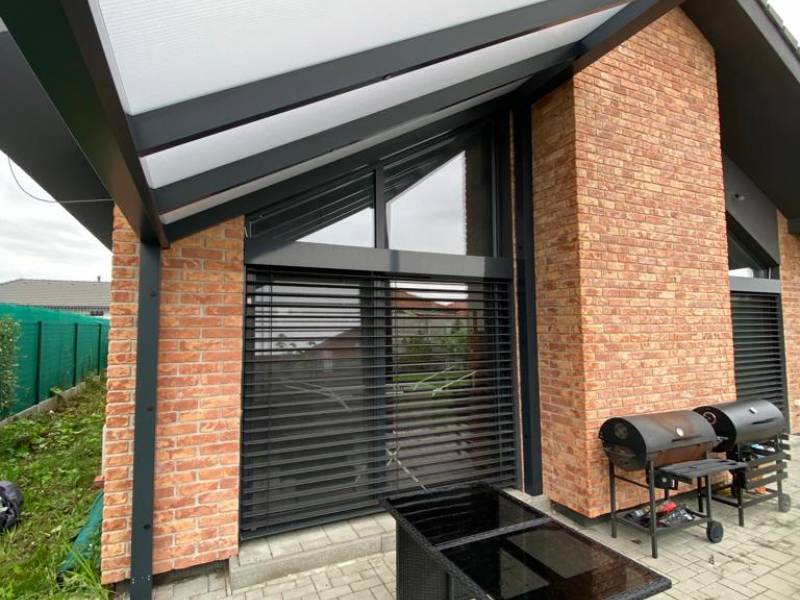 Hliníková pergola so zastrešením v Chorvátskom Grobe