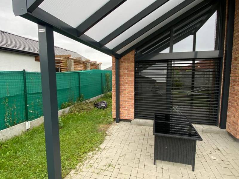 Hliníková pergola pohľad z boku