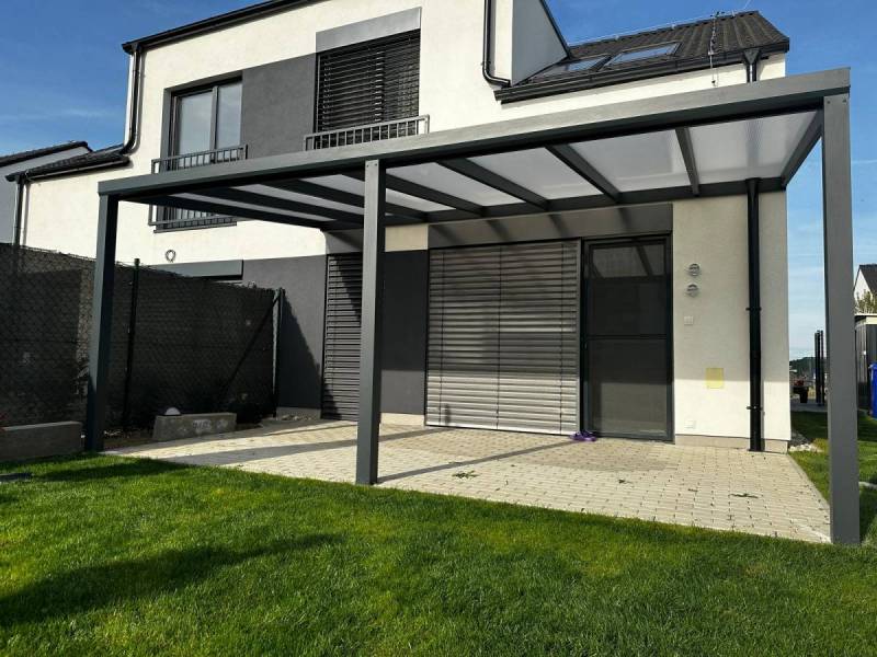 Pergola s polykarbonátovým zastrešením