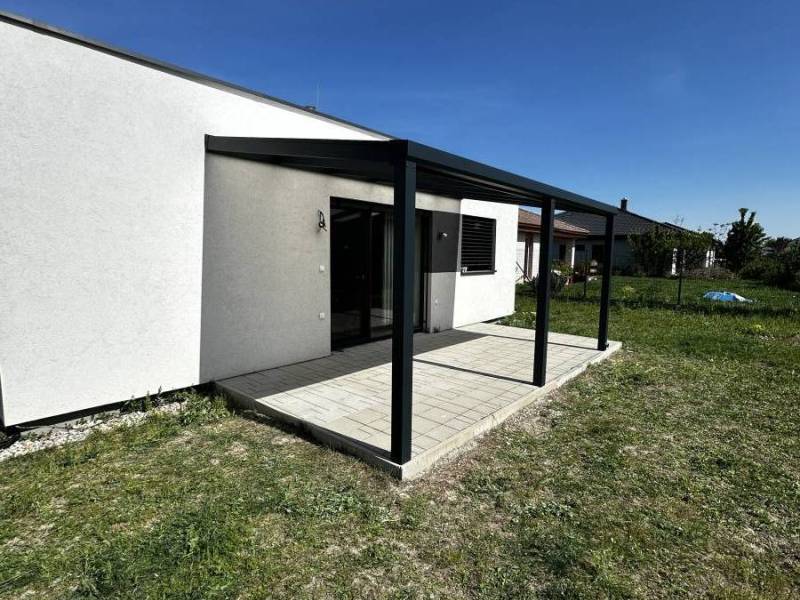 Pohľad na prestrešenie terasy zboku