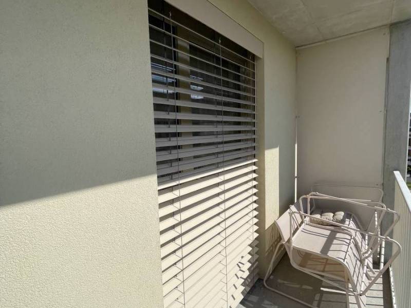 Vonkajšie žalúzie na balkóne novostavby bytu