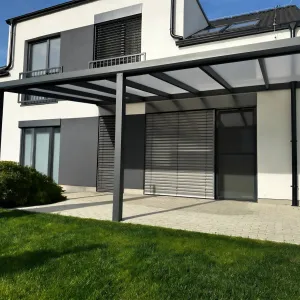 Pergola s polikarbonátovým zastrešením