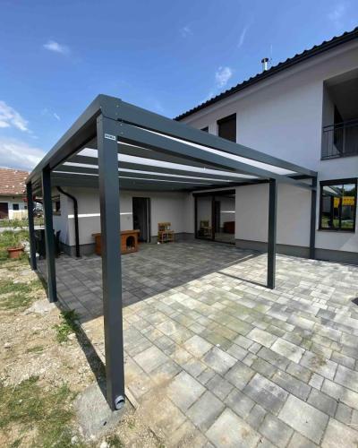 Hliníková pergola má bezúdržbovú povrchovú úpravu