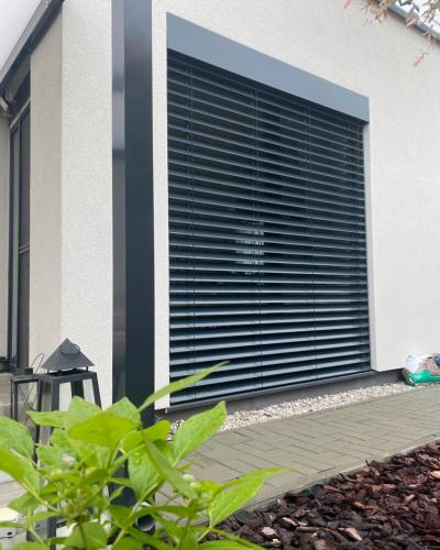 Vonkajšie hliníkové žalúzie umožňujú jemnejšiu reguláciu svetla