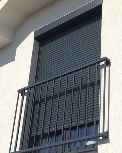 Jednoduché ovládanie vonkajších hliníkových roliet