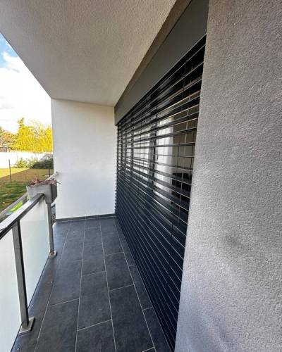 Bočný pohľad na vonkajšie žalúzie