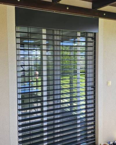 Žalúzie na balkónových dverách