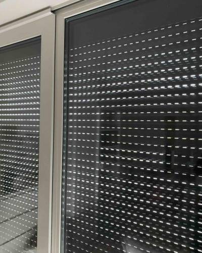 Zatemnenie pomocou vonkajších roliet