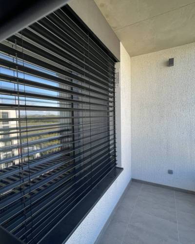 Vonkajšie žalúzie na novostavbe v bratislavskom projekte Nesto